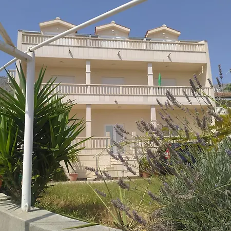 Apartments Ticinovic Omiš Buitenkant foto