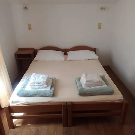 Apartments Ticinovic Omiš Buitenkant foto