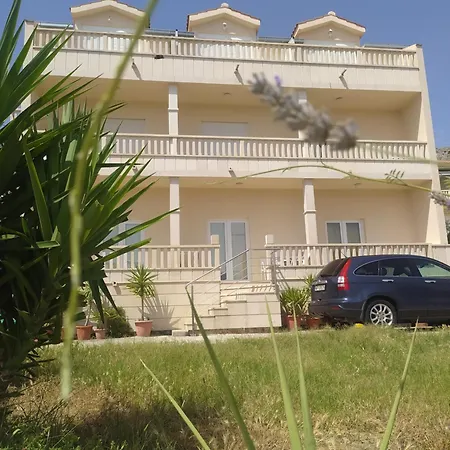 Apartments Ticinovic Omiš Buitenkant foto