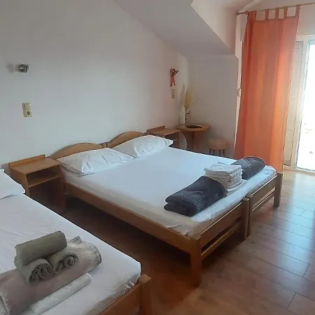 Apartments Ticinovic Omiš Buitenkant foto