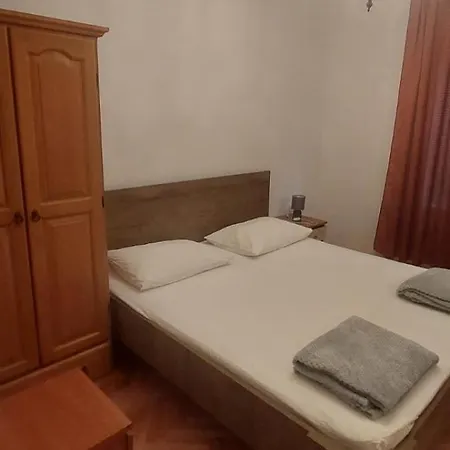 Apartments Ticinovic Omiš Buitenkant foto